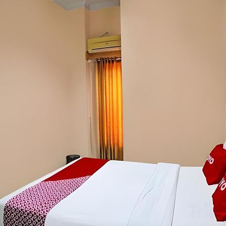 RedDoorz near Grand Palladium Medan Esterno foto