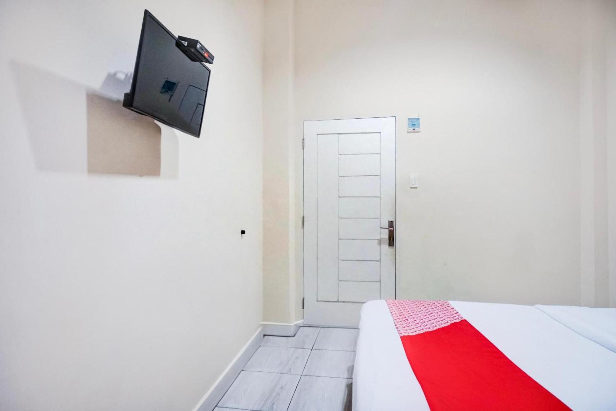RedDoorz near Grand Palladium Medan Esterno foto