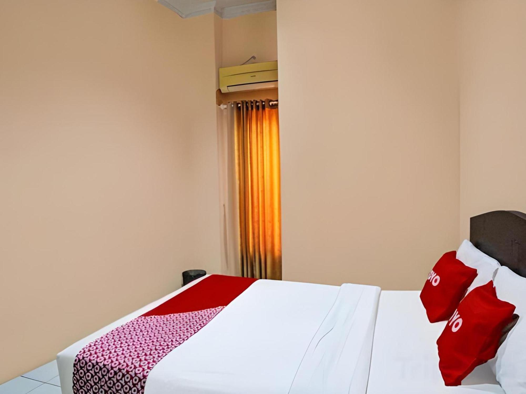 RedDoorz near Grand Palladium Medan Esterno foto