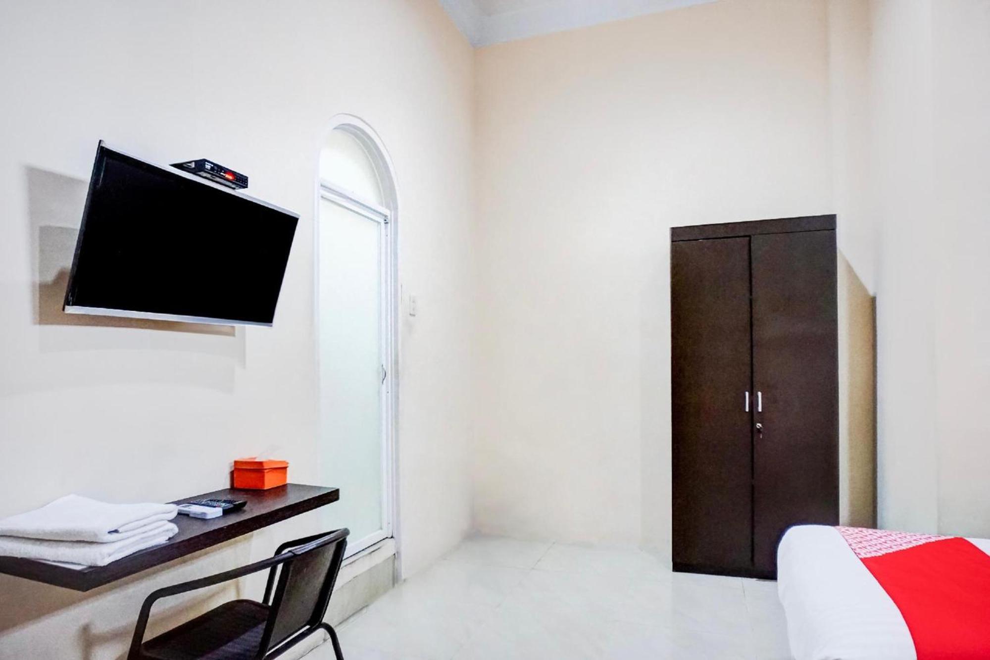 RedDoorz near Grand Palladium Medan Esterno foto