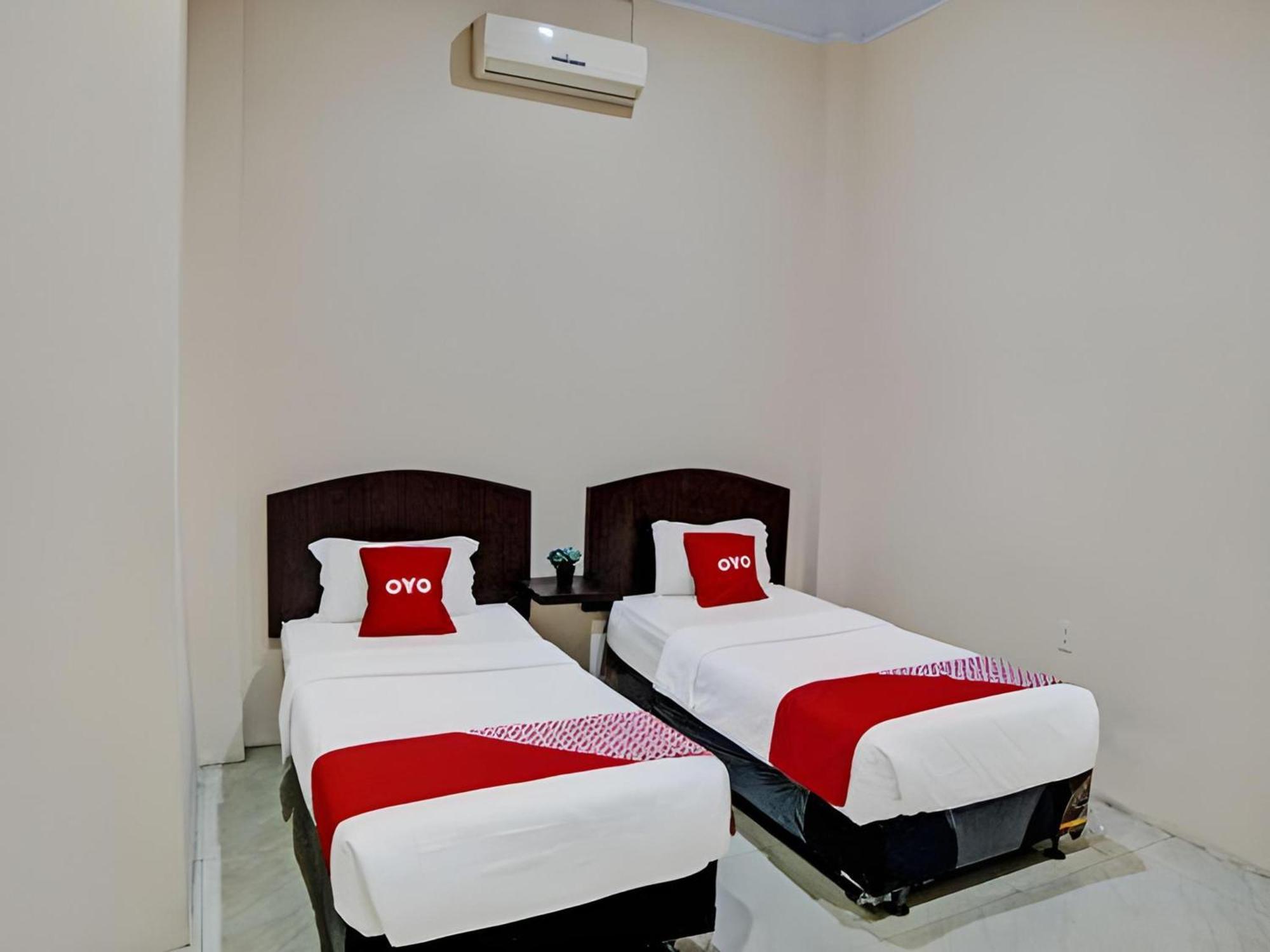 RedDoorz near Grand Palladium Medan Esterno foto