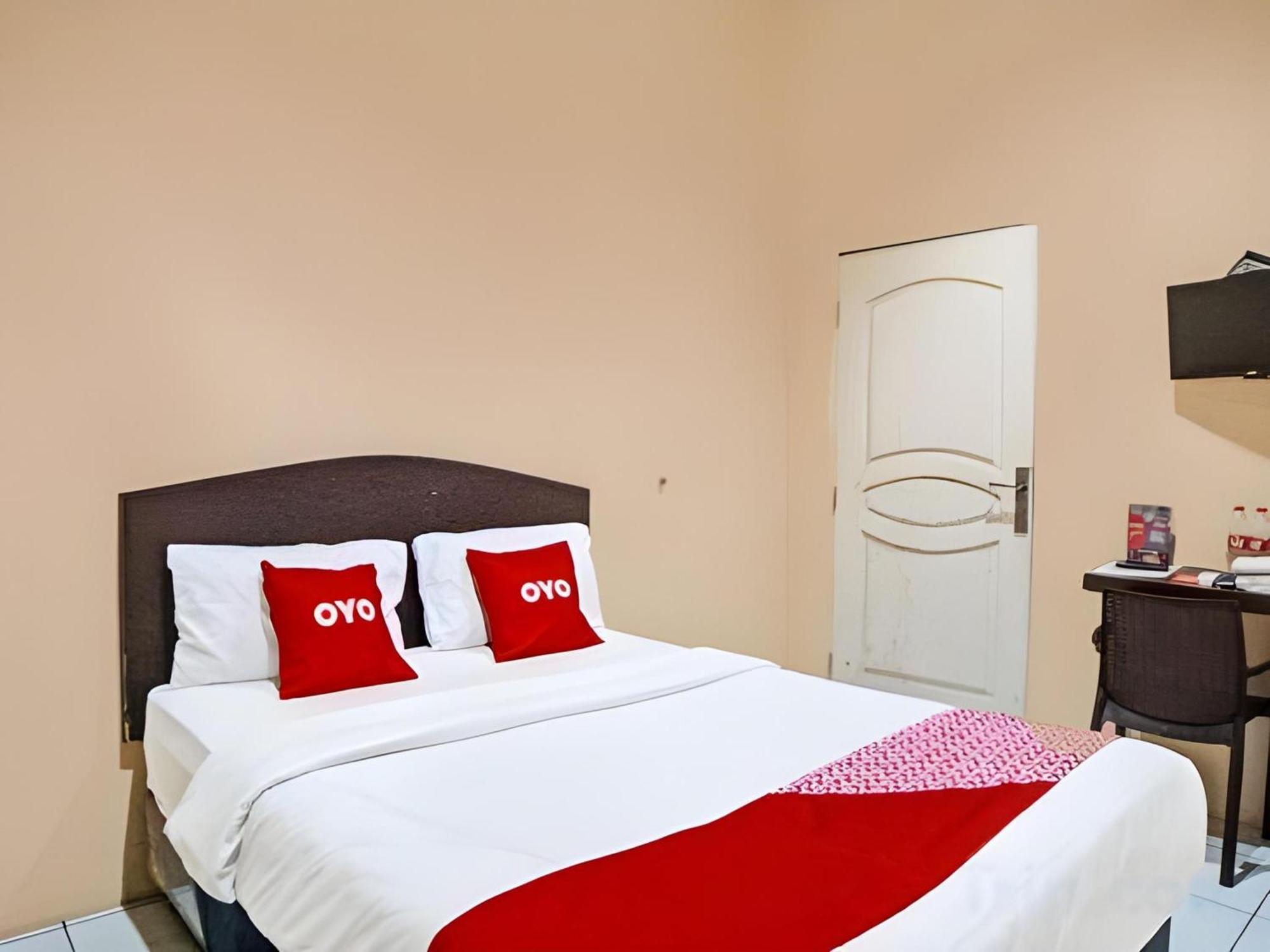 RedDoorz near Grand Palladium Medan Esterno foto
