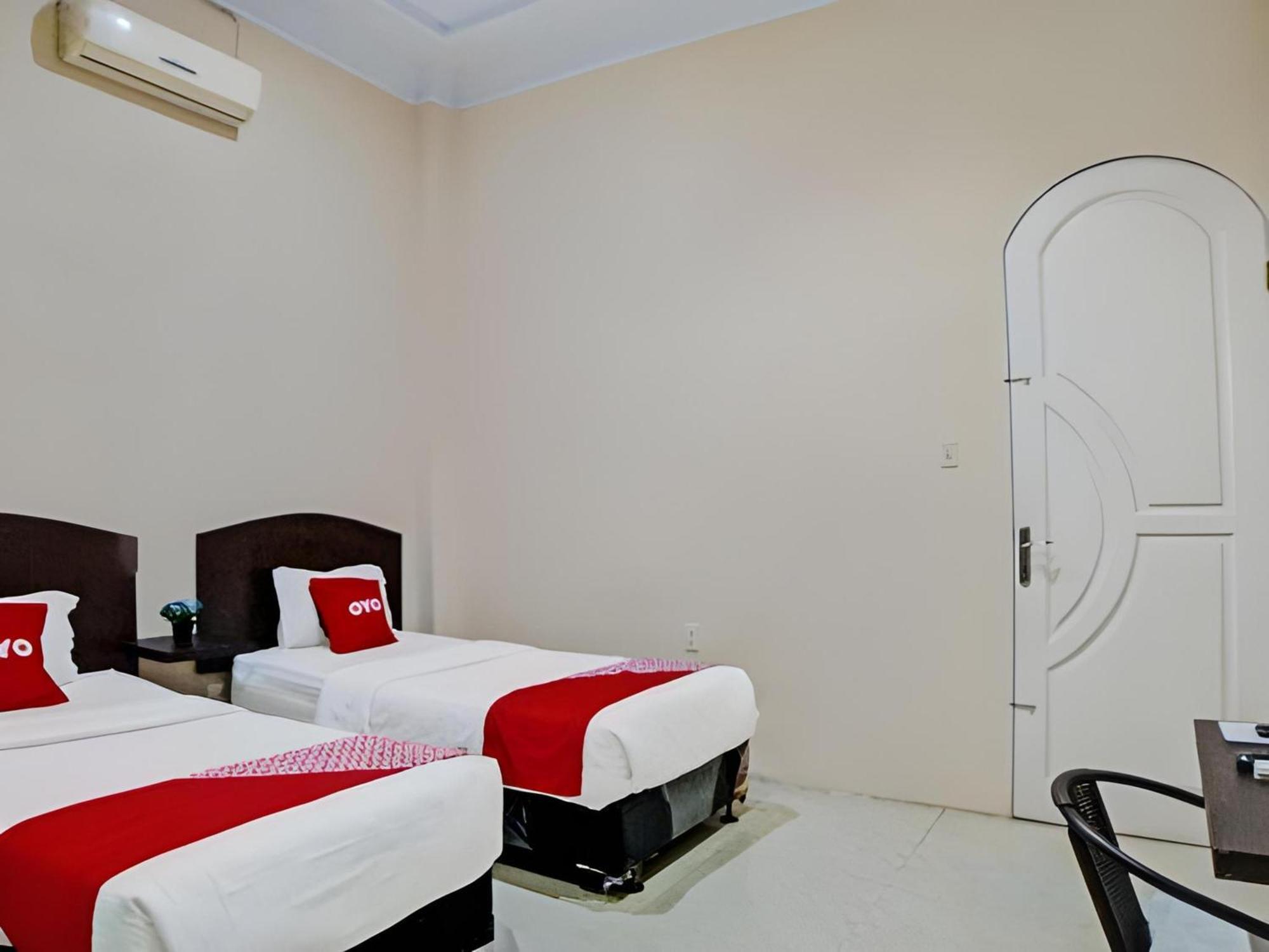 RedDoorz near Grand Palladium Medan Esterno foto