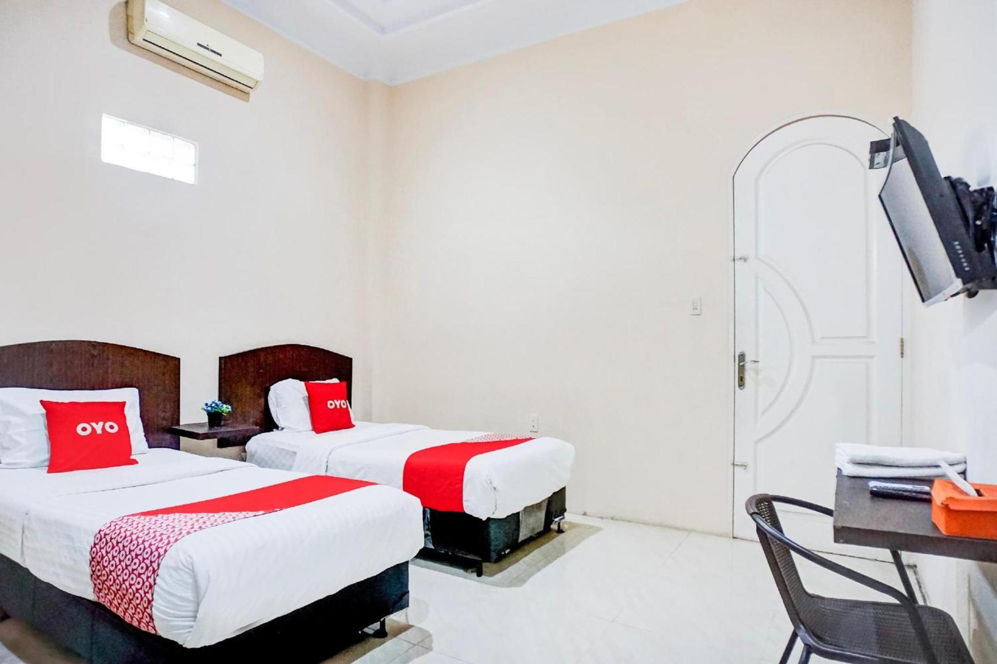 RedDoorz near Grand Palladium Medan Esterno foto