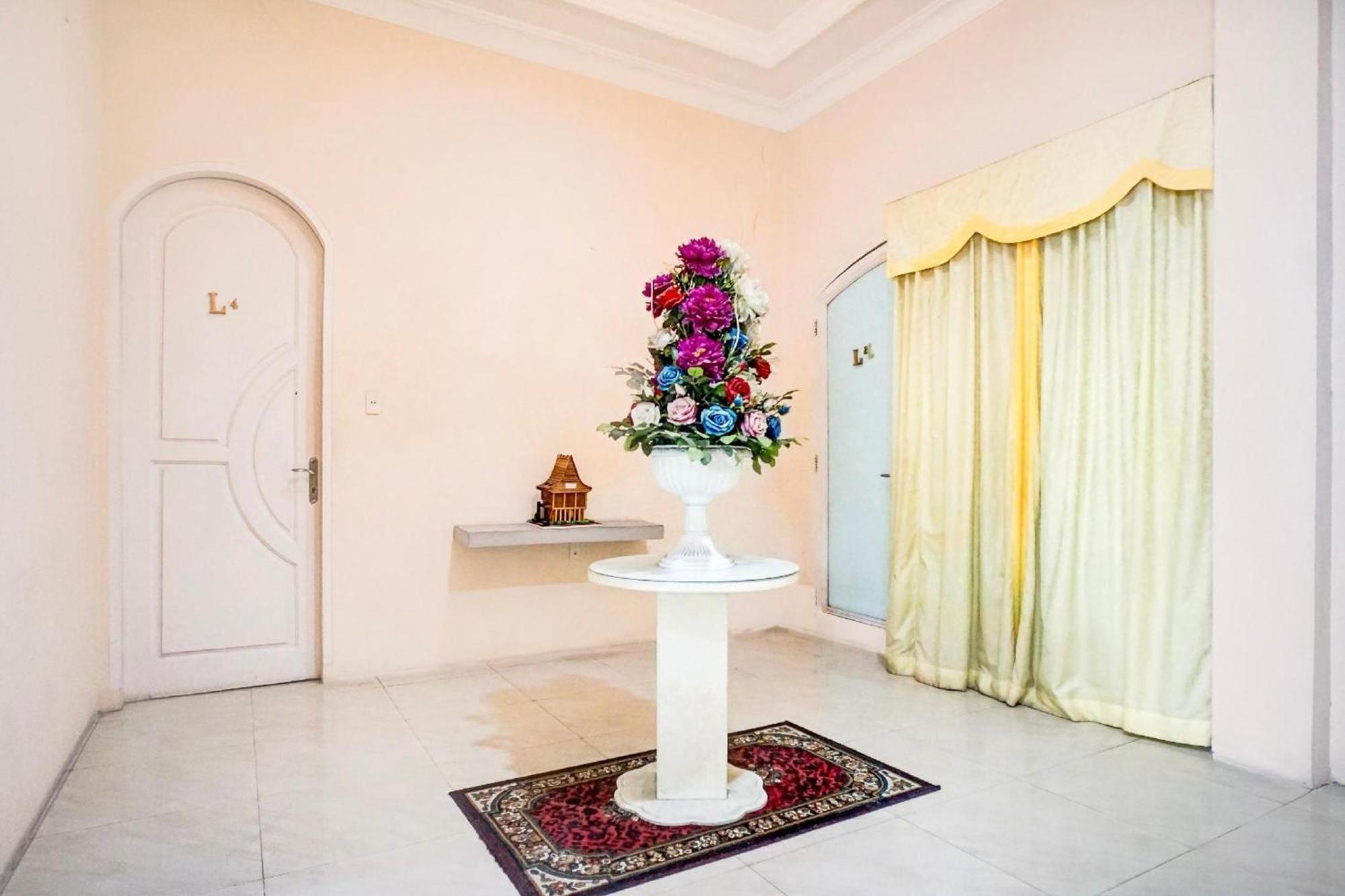 RedDoorz near Grand Palladium Medan Esterno foto
