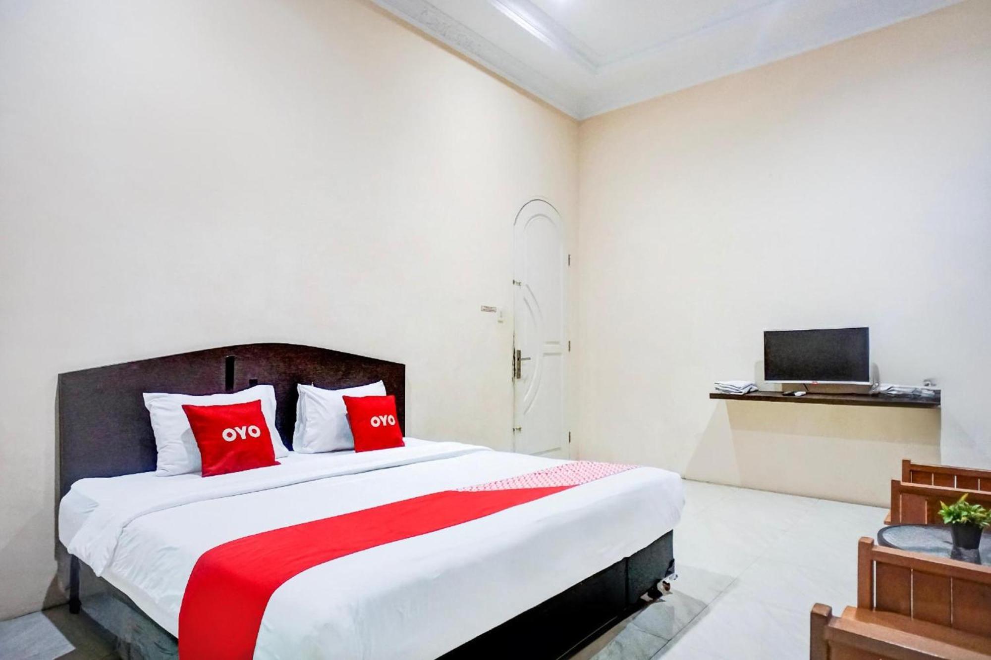 RedDoorz near Grand Palladium Medan Esterno foto