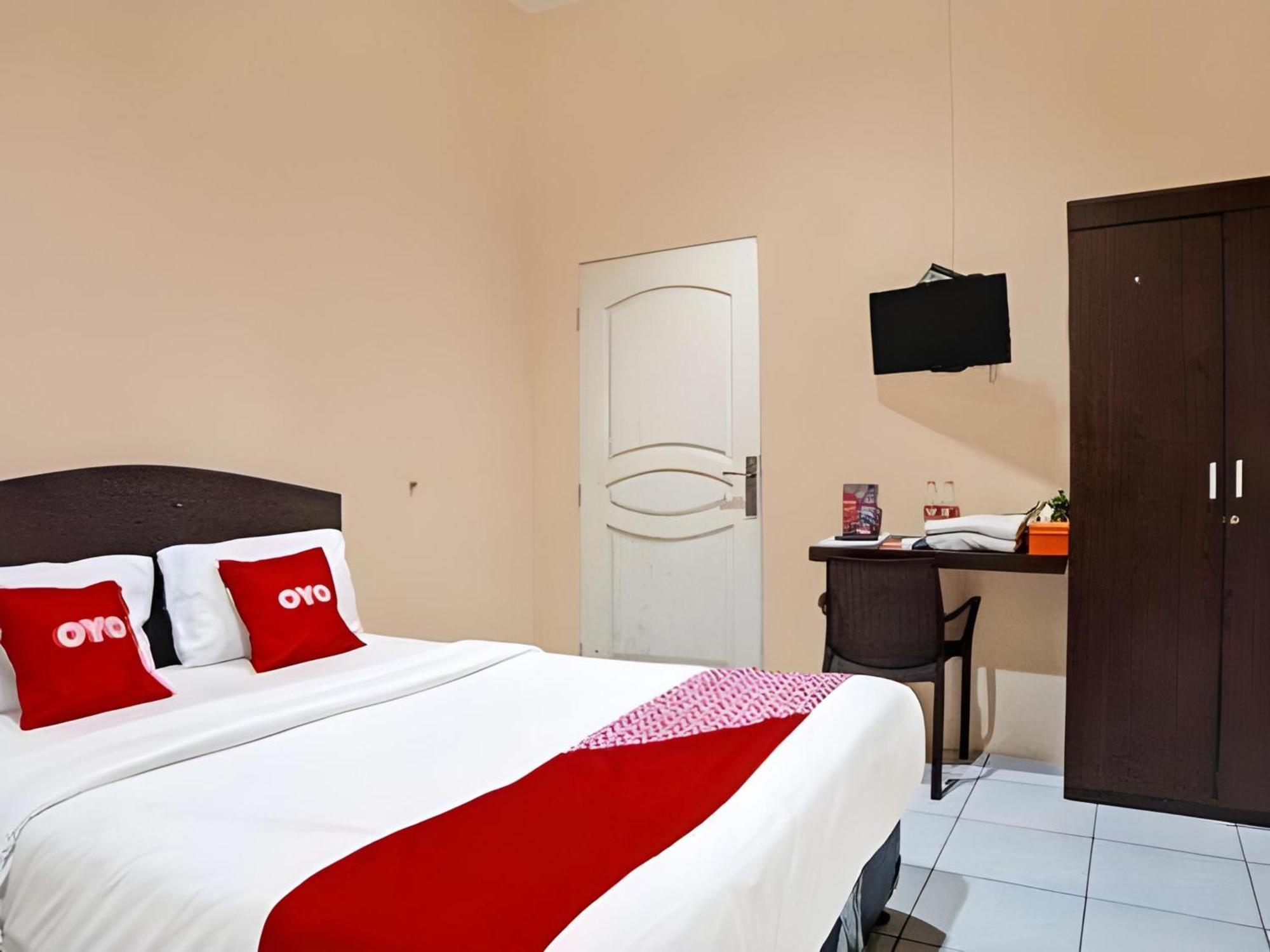 RedDoorz near Grand Palladium Medan Esterno foto